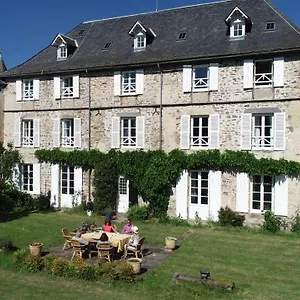 Bed & Breakfast Chateau De - Caveau De Sabrage, Savennes (Puy-de-Dome)