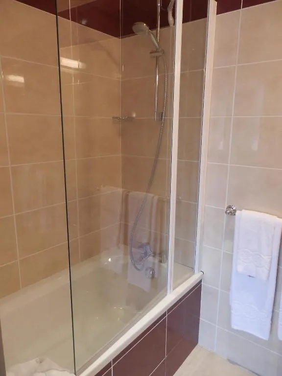 Hotel Le Comte Rouge Thonon-les-Bains 2*,  Francia