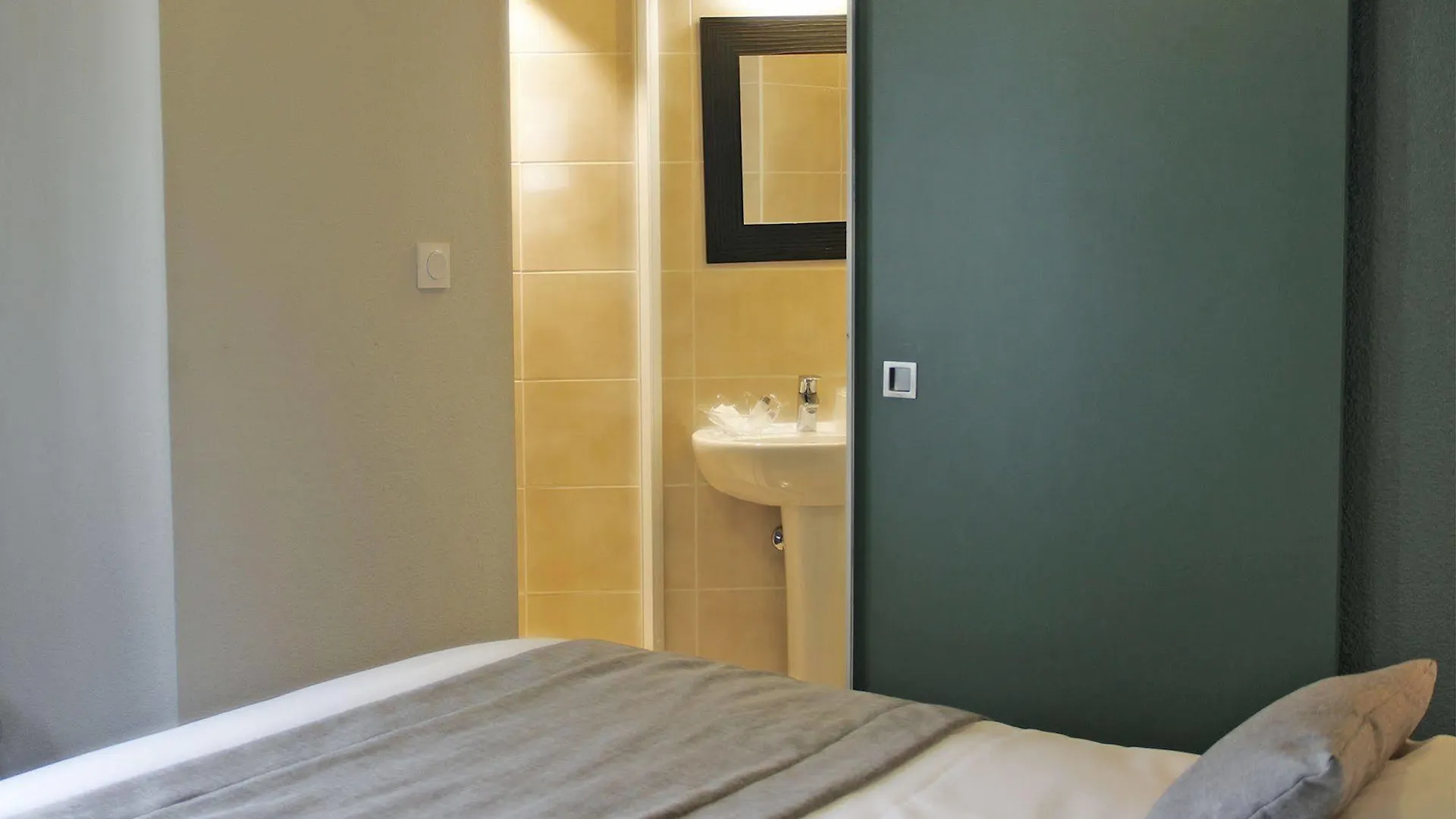 Hotel Le Comte Rouge Thonon-les-Bains 2*,  Francia